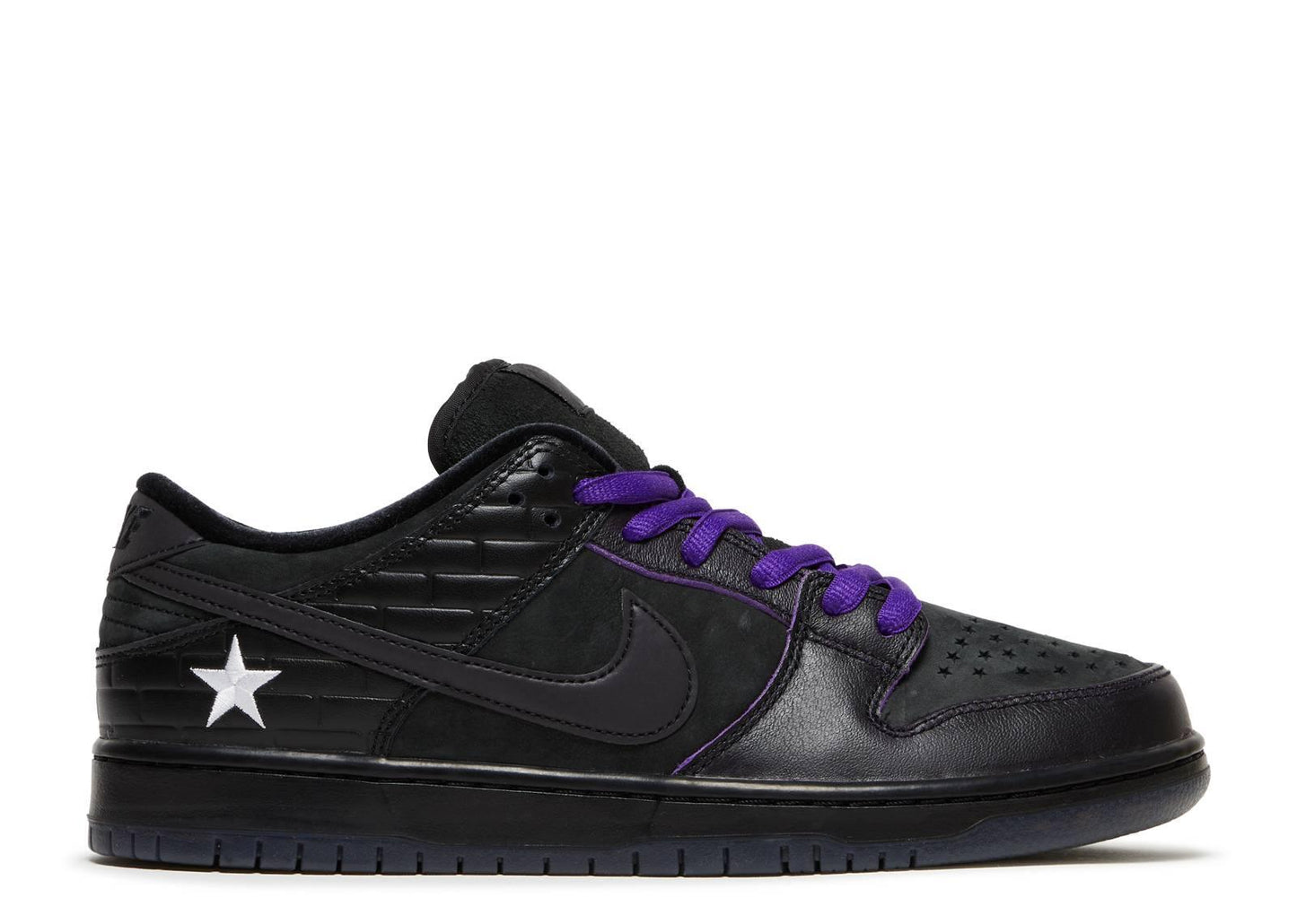 Nike SB Dunk Low First Aventure - HIDEOUT