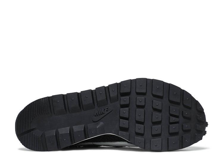 Nike Vaporwaffle Sacaï Black & White - HIDEOUT